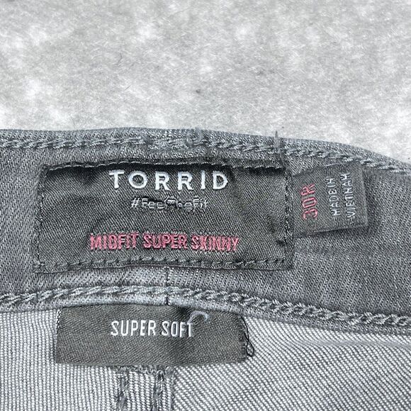 Torrid Jeans Women’s Size 30R Gray Midfit Super Skinny Denim Jeans Stretch - Picture 12 of 15